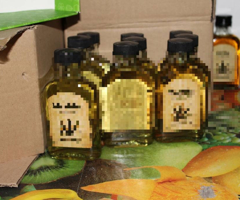 Πειραιάς: Πούλαγαν μέσω ίντερνετ σκευάσματα κάνναβης (pics)