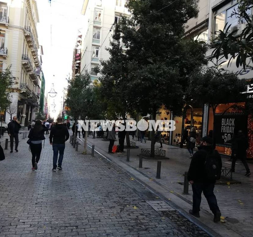Black Friday: «Πλημμύρισαν» με κόσμο τα καταστήματα (pics&vid)