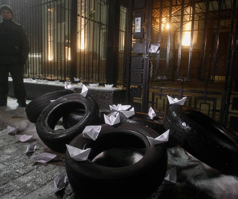 «Τύμπανα» πολέμου μεταξύ Ρωσίας – Ουκρανίας: Στρατιωτικό νόμο θέλει να κηρύξει το Κίεβο (pics+vids)