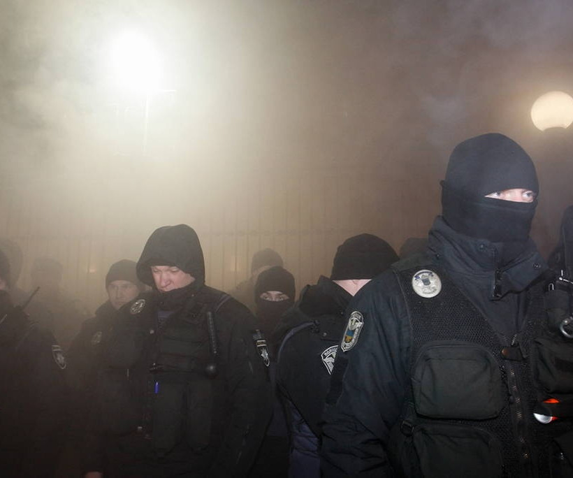 «Τύμπανα» πολέμου μεταξύ Ρωσίας – Ουκρανίας: Στρατιωτικό νόμο θέλει να κηρύξει το Κίεβο (pics+vids)