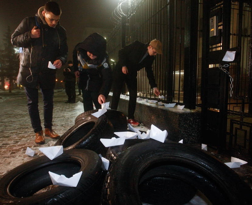 «Τύμπανα» πολέμου μεταξύ Ρωσίας – Ουκρανίας: Στρατιωτικό νόμο θέλει να κηρύξει το Κίεβο (pics+vids)