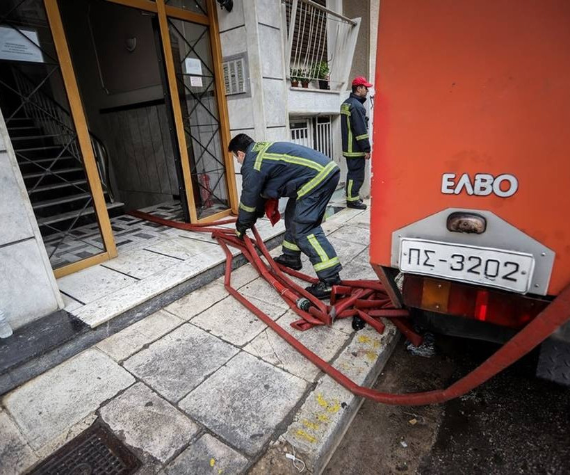 Τραγωδία στο κέντρο της Αθήνας: Νεκρά δύο άτομα από φωτιά σε διαμέρισμα (pics)