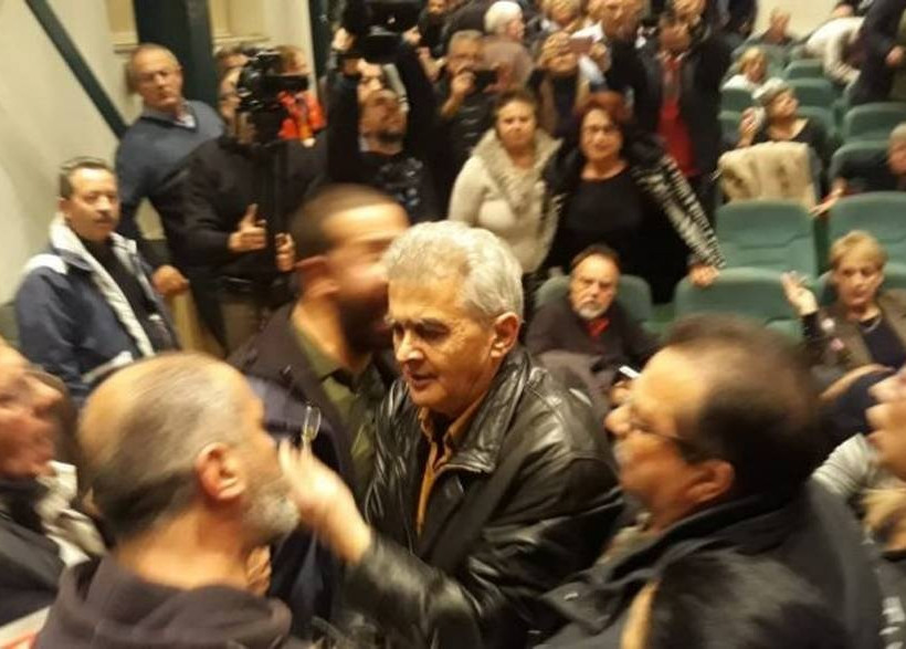 Βόλος: Επεισόδια σε εκδήλωση του ΣΥΡΙΖΑ – Σπρωξιές, φωνές και «γαλλικά» (video)