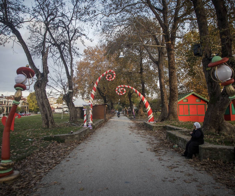 Τρίκαλα: Πυρετώδεις προετοιμασίες για το «Μύλο των ξωτικών» που μαγεύει μικρούς και μεγάλους (pics)