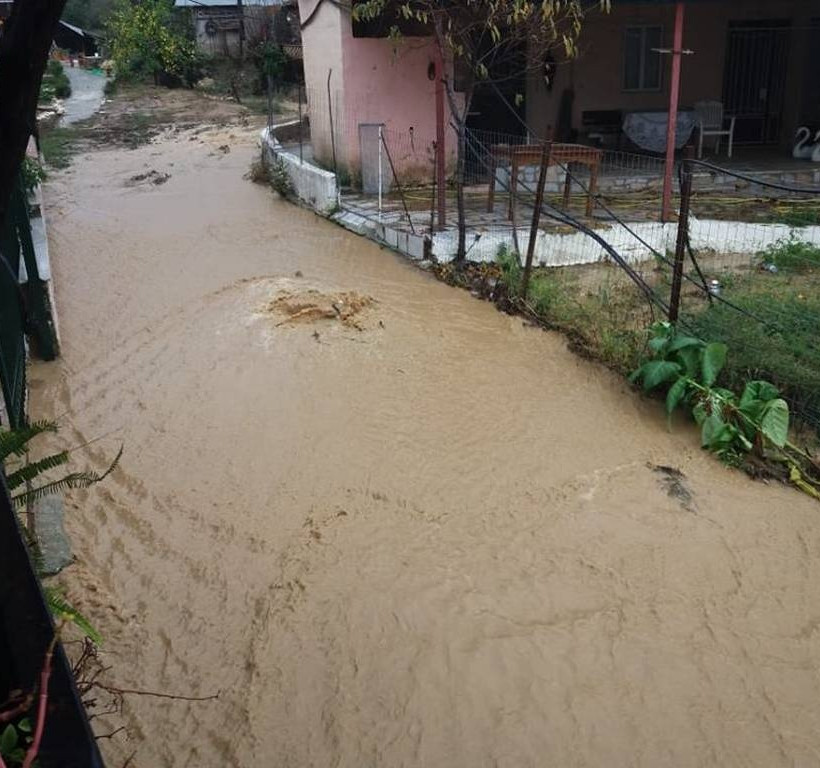 Κακοκαιρία: Αποκομμένα χωριά λόγω της Πηνελόπης στα Άγραφα - Προβλήματα και στο Αγρίνιο (pics&vids)