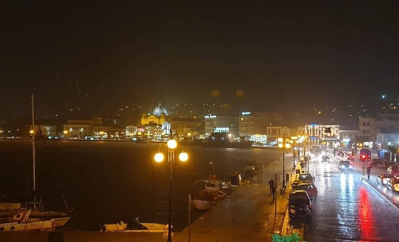 Καιρός: Προβλήματα από τη σφοδρή βροχόπτωση στη Μυτιλήνη