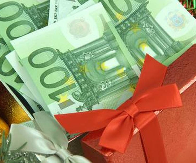 Συντάξεις - επιδόματα: Ποιοι θα πάρουν χρήματα πριν τα Χριστούγεννα