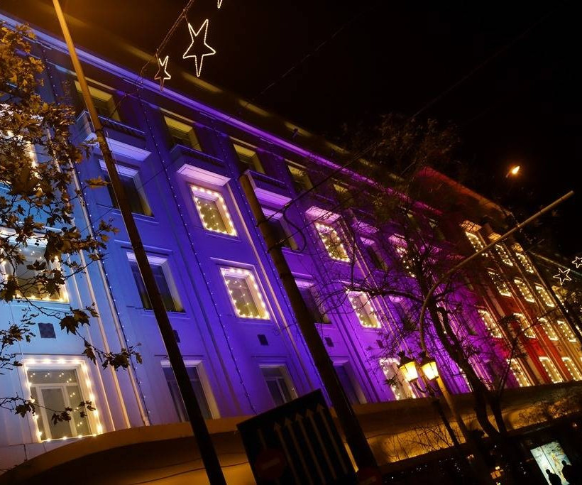 Η Αθήνα έβαλε τα γιορτινά της και μετρά αντίστροφα για τα Χριστούγεννα (Pics)