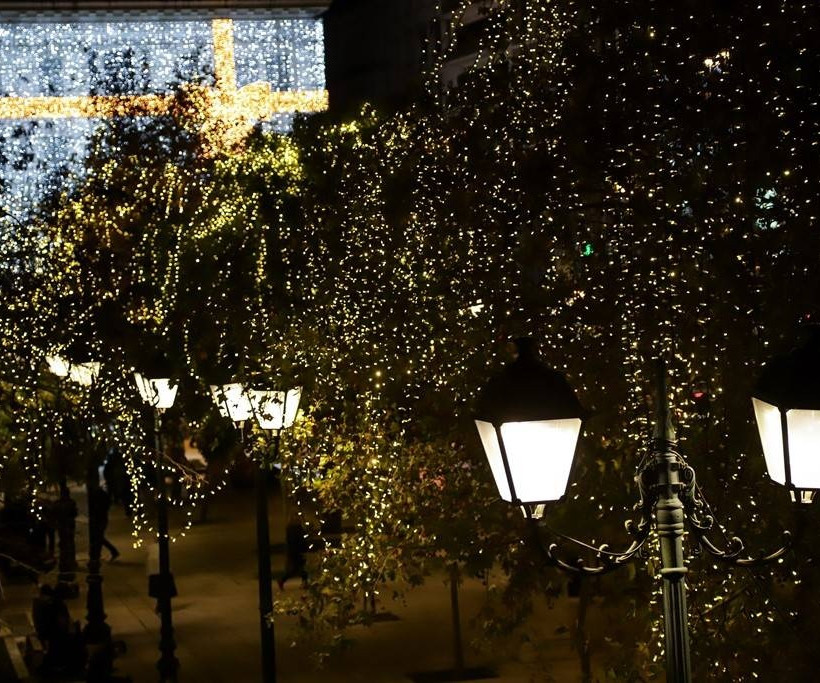 Η Αθήνα έβαλε τα γιορτινά της και μετρά αντίστροφα για τα Χριστούγεννα (Pics)