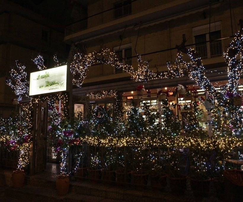 Η Αθήνα έβαλε τα γιορτινά της και μετρά αντίστροφα για τα Χριστούγεννα (Pics)