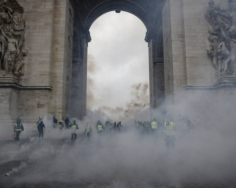 «Χαστούκι» στον Μακρόν από τα «κίτρινα γιλέκα»: Δεν πάνε στις διαπραγματεύσεις για τον εξής λόγο
