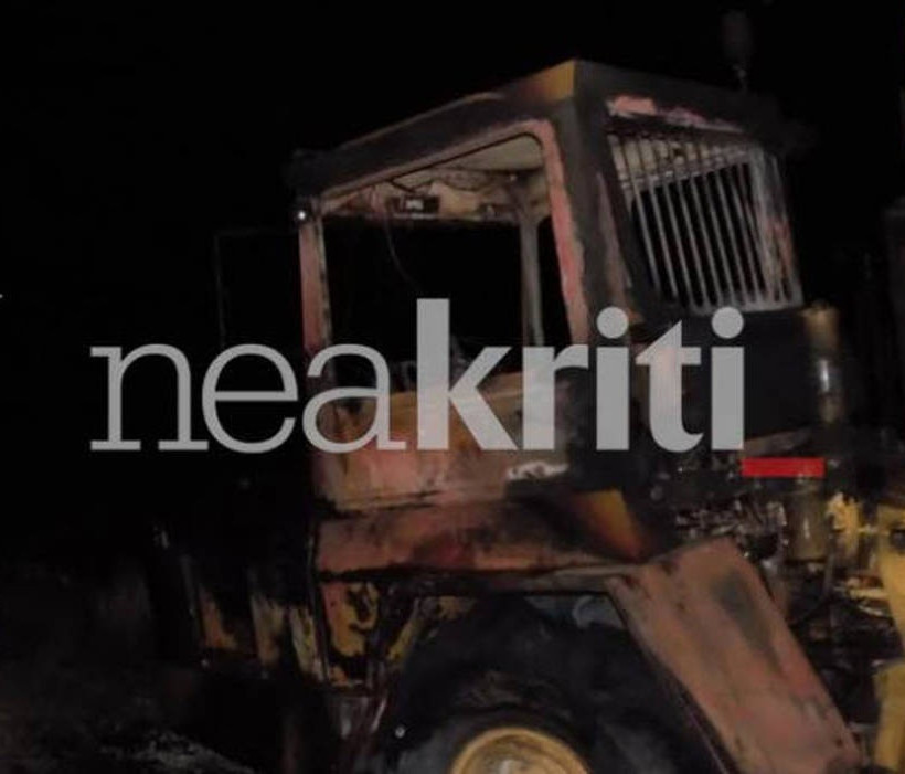 Φωτιά στην Κρήτη: Άγνωστοι έκαψαν χωματουργικά μηχανήματα στην Ιεράπετρα (pics)