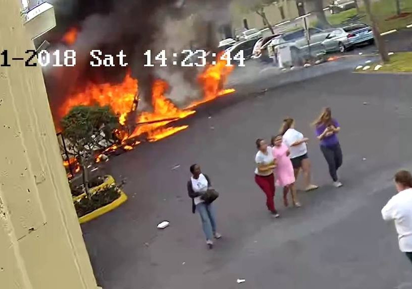 Βίντεο-Σοκ: Καρέ – καρέ η συντριβή αεροπλάνου σε κέντρο θεραπείας παιδιών (ΠΡΟΣΟΧΗ! ΣΚΛΗΡΟ ΒΙΝΤΕΟ)