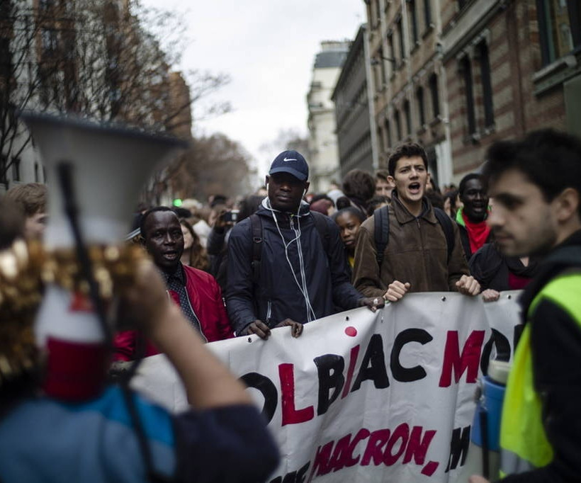Σοκ στη Γαλλία από την κακοποίηση μαθητών από αστυνομικούς (vid)
