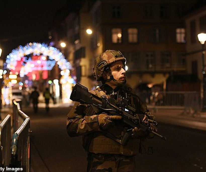Επίθεση Στρασβούργο: Έκκληση από την αστυνομία – «Προσοχή! Επικίνδυνος. Μην επεμβείτε»
