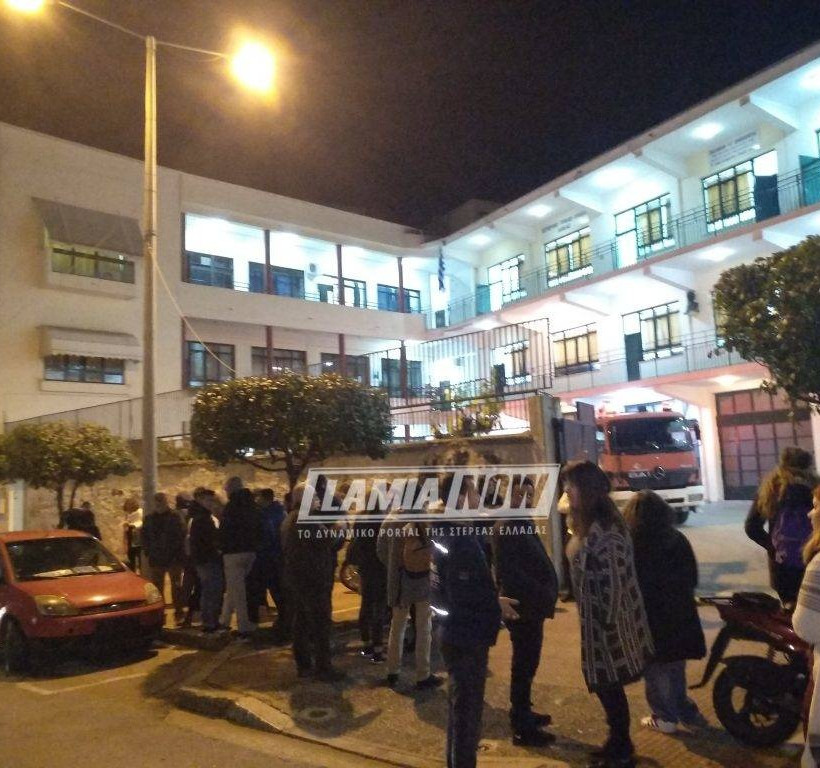 Λαμία: Συναγερμός για φωτιά στο νυχτερινό λύκειο! (pics)