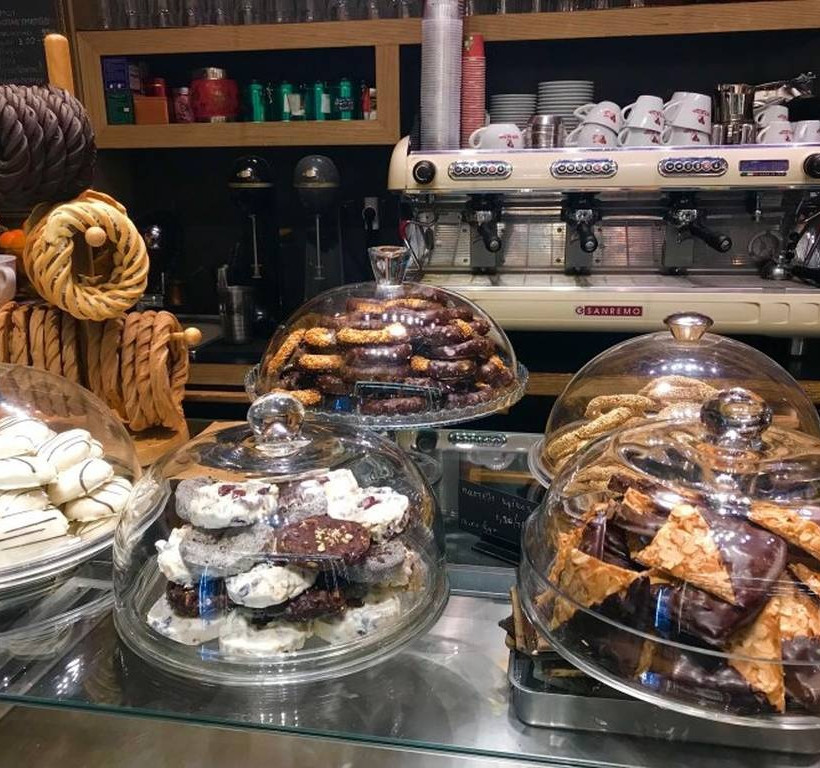 Γλυφάδα: Πώς ένα ερείπιο έγινε «ωδή» οσμών Ανατολής