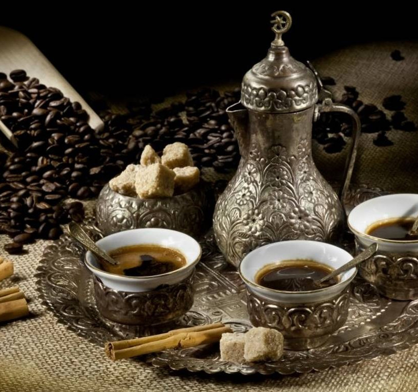 Γλυφάδα: Πώς ένα ερείπιο έγινε «ωδή» οσμών Ανατολής