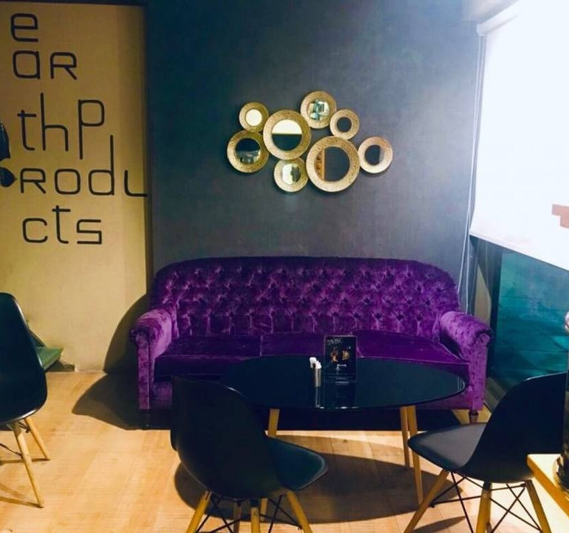 Γλυφάδα: Πώς ένα ερείπιο έγινε «ωδή» οσμών Ανατολής