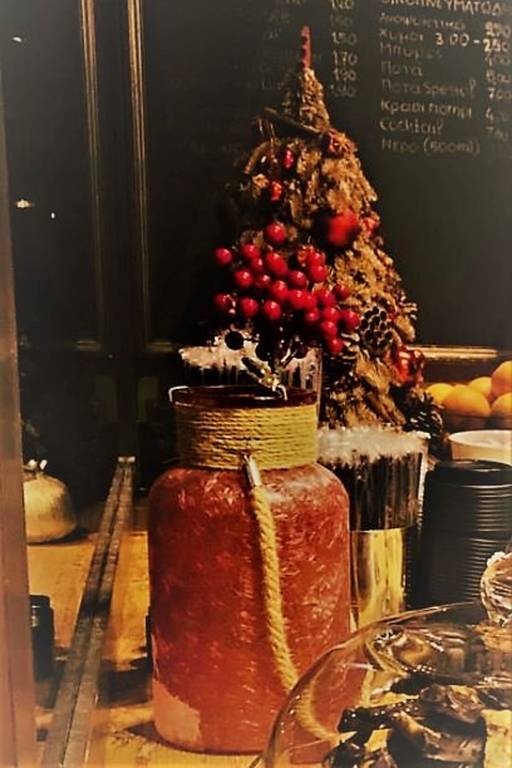 Γλυφάδα: Πώς ένα ερείπιο έγινε «ωδή» οσμών Ανατολής