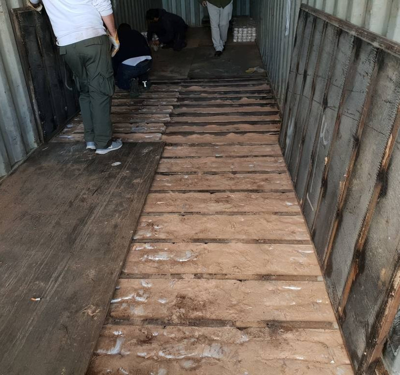 Εικόνες - σοκ: Δείτε πού έκρυβαν τα ναρκωτικά αξίας 100 εκατ. στο φορτηγό πλοίο στην Κρήτη