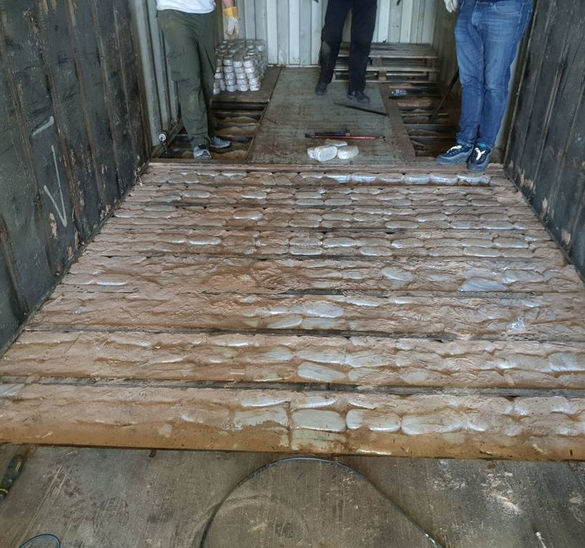 Εικόνες - σοκ: Δείτε πού έκρυβαν τα ναρκωτικά αξίας 100 εκατ. στο φορτηγό πλοίο στην Κρήτη