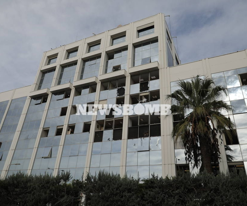 Έκρηξη στον ΣΚΑΪ: Η επίθεση των βομβιστών μέσα από συγκλονιστικές εικόνες (pics)