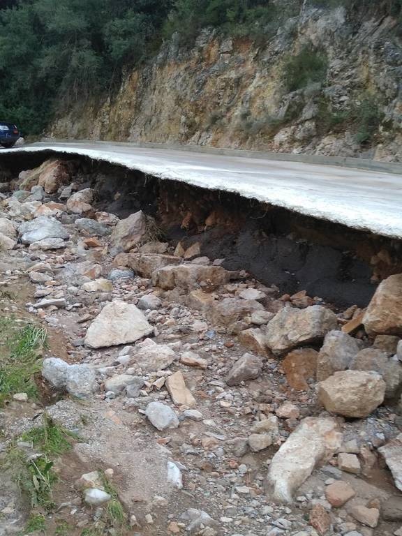 Καιρός: Σοβαρές ζημιές από τις βροχές σε χωριά της Σπάρτης (pics)