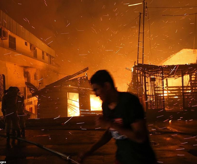 «Κόλαση» φωτιάς στη Βραζιλία: Ξέσπασε πυρκαγιά σε παραγκούπολη – Καίγονταν μέσα στον ύπνο τους