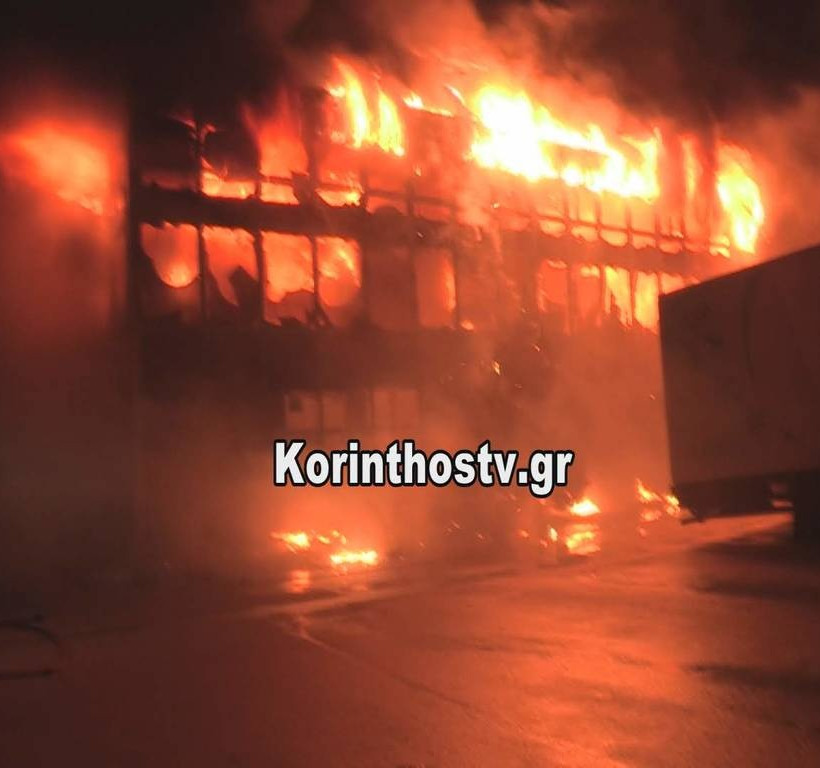 Φωτιά ΤΩΡΑ στην Κόρινθο: Μεγάλη πυρκαγιά σε κτήριο στην Κυρά Βρύση (pics)