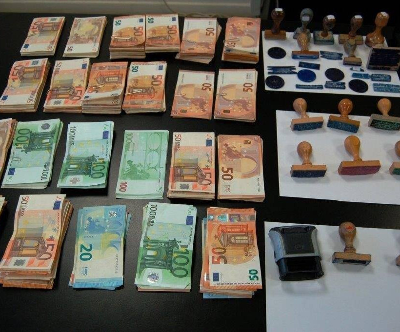 Εξαρθρώθηκε εγκληματική οργάνωση που νομιμοποιούσε παράνομα αλλοδαπούς (pics)