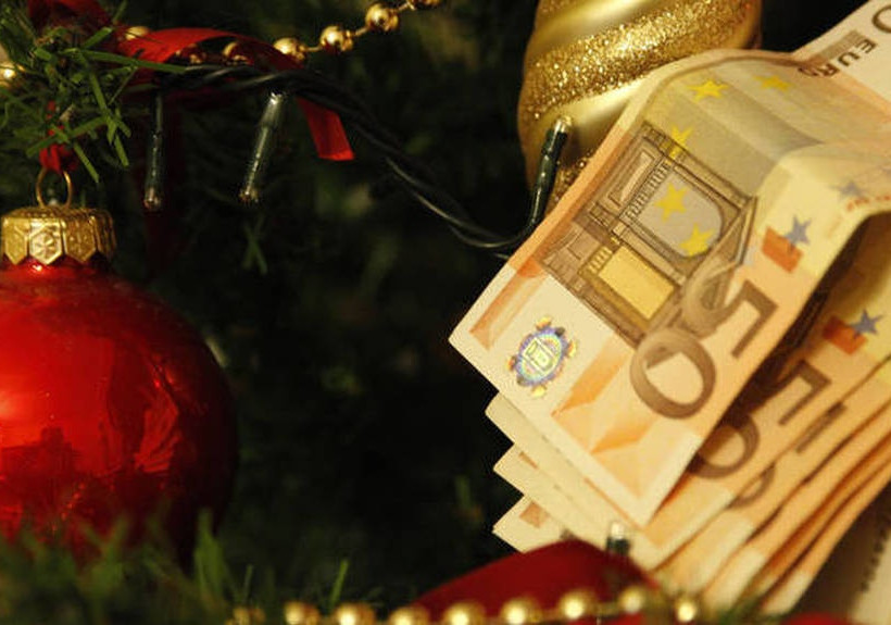 Υπ. Εργασίας: Το αργότερο μέχρι αύριο πρέπει να καταβληθεί το δώρο Χριστουγέννων