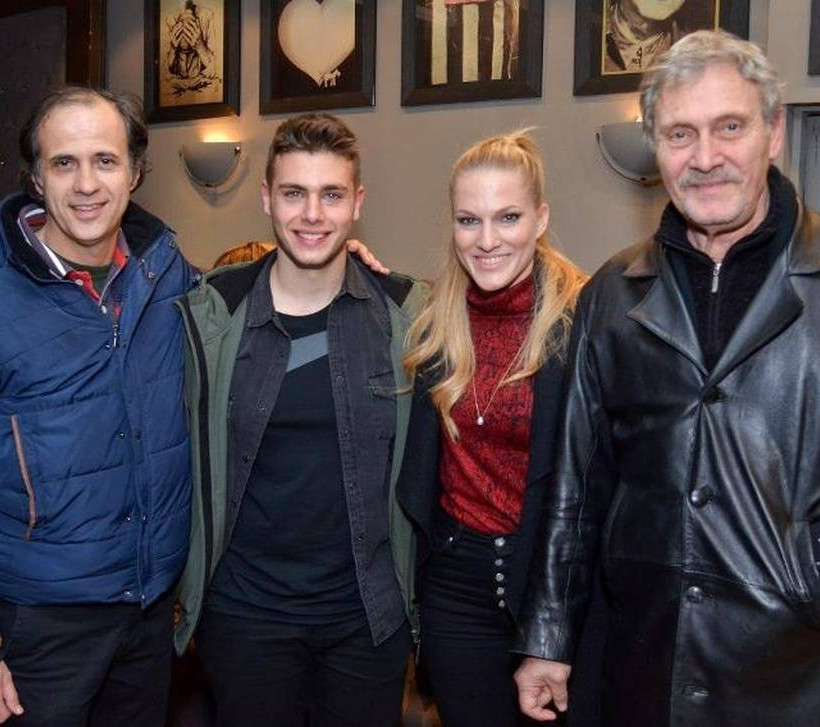 Την Τρίτη πραγματοποιήθηκε η επίσημη πρεμιέρα της κωμωδίας «Οι Έξαλλοι» στο Θέατρο ΑΘΗΝΑ