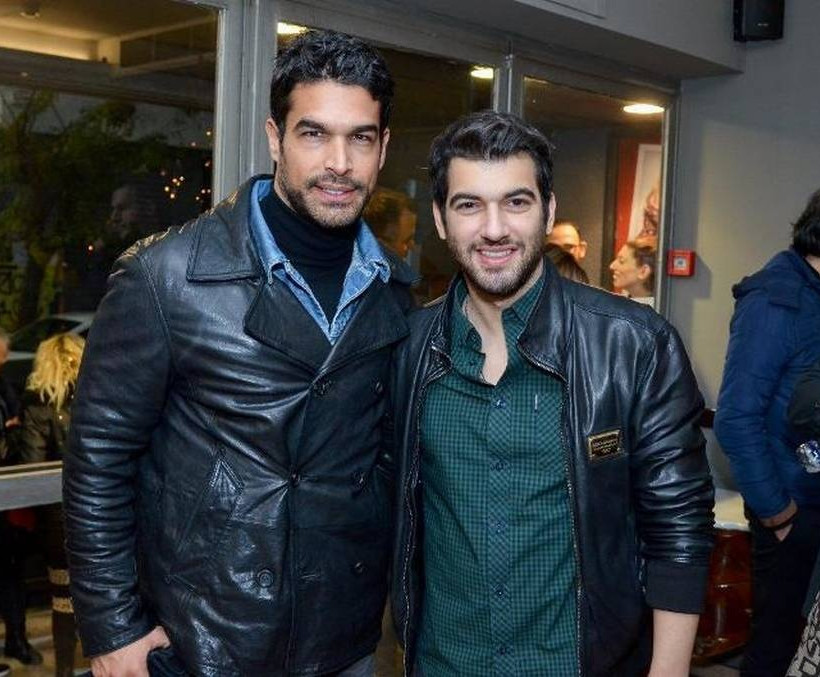 Την Τρίτη πραγματοποιήθηκε η επίσημη πρεμιέρα της κωμωδίας «Οι Έξαλλοι» στο Θέατρο ΑΘΗΝΑ