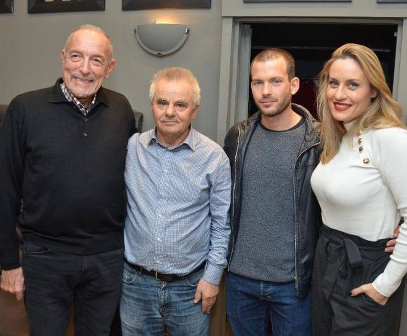 Την Τρίτη πραγματοποιήθηκε η επίσημη πρεμιέρα της κωμωδίας «Οι Έξαλλοι» στο Θέατρο ΑΘΗΝΑ