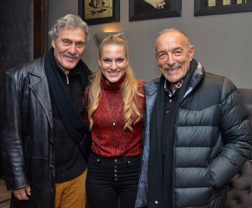 Την Τρίτη πραγματοποιήθηκε η επίσημη πρεμιέρα της κωμωδίας «Οι Έξαλλοι» στο Θέατρο ΑΘΗΝΑ