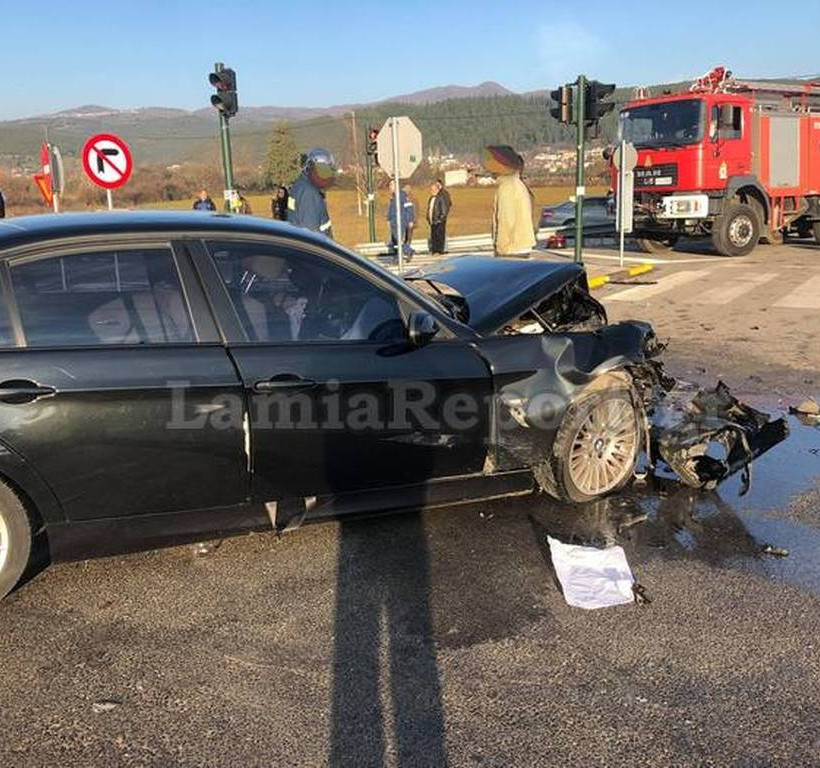 Φθιώτιδα: Τροχαίο με τέσσερις τραυματίες - Σοκαριστικές εικόνες