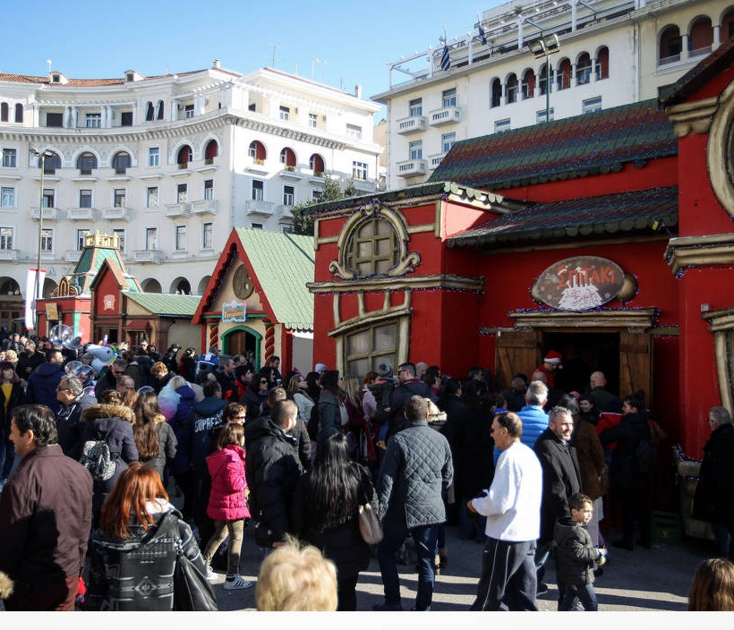 Χριστούγεννα 2018 στη Θεσσαλονίκη: Γέμισε φωνές και χρώματα η πλατεία Αριστοτέλους (pics)