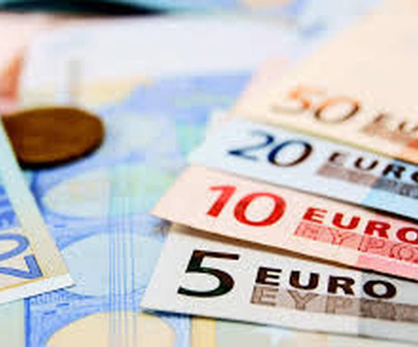 Κατώτατος μισθός: Δείτε πότε και πόσο θα αυξηθεί 