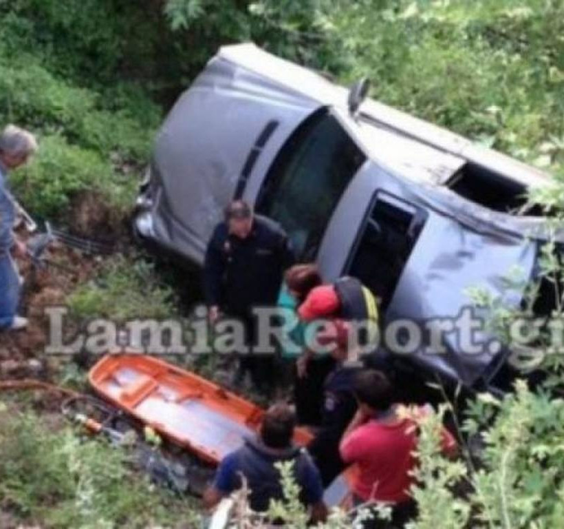 Βόλος: Αυτοκίνητο έπεσε σε χαράδρα 20 μέτρων - Άγιο είχε ο οδηγός! (pic)