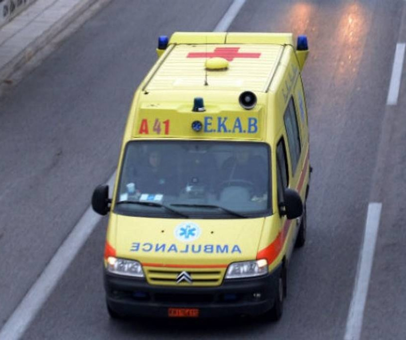 Λάρισα: Μητέρα ήπιε βενζίνη μπροστά στο ανήλικο παιδί της