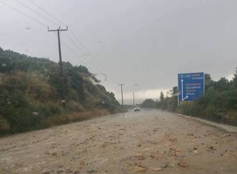 Καιρός: Προβλήματα στο οδικό δίκτυο των Χανίων - Με προσοχή η κυκλοφορία στην Εθνική Οδό (pics)