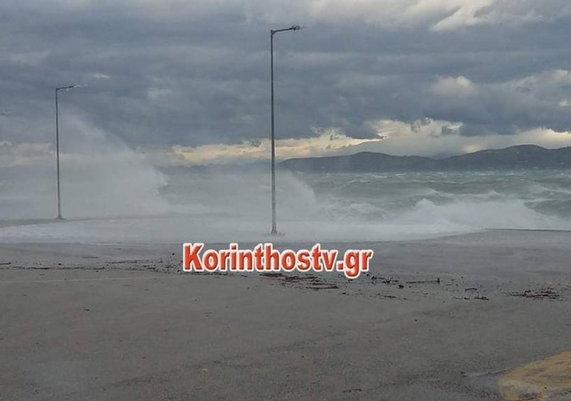 Καιρός: Η θάλασσα βγήκε στη στεριά στην Κόρινθο (pics)