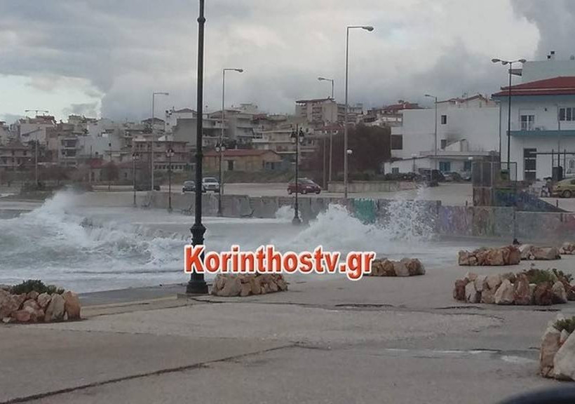 Καιρός: Η θάλασσα βγήκε στη στεριά στην Κόρινθο (pics)