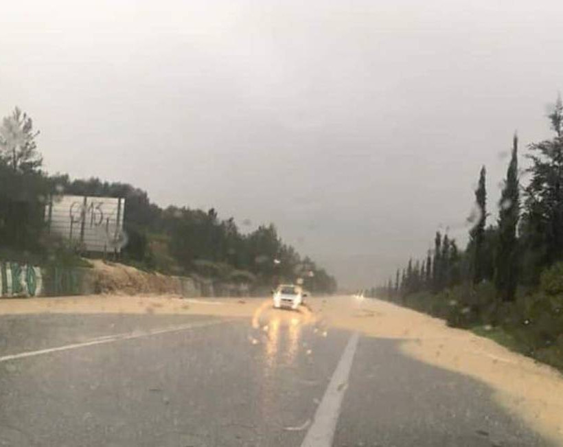 Καιρός: Προβλήματα στο οδικό δίκτυο των Χανίων - Με προσοχή η κυκλοφορία στην Εθνική Οδό (pics)