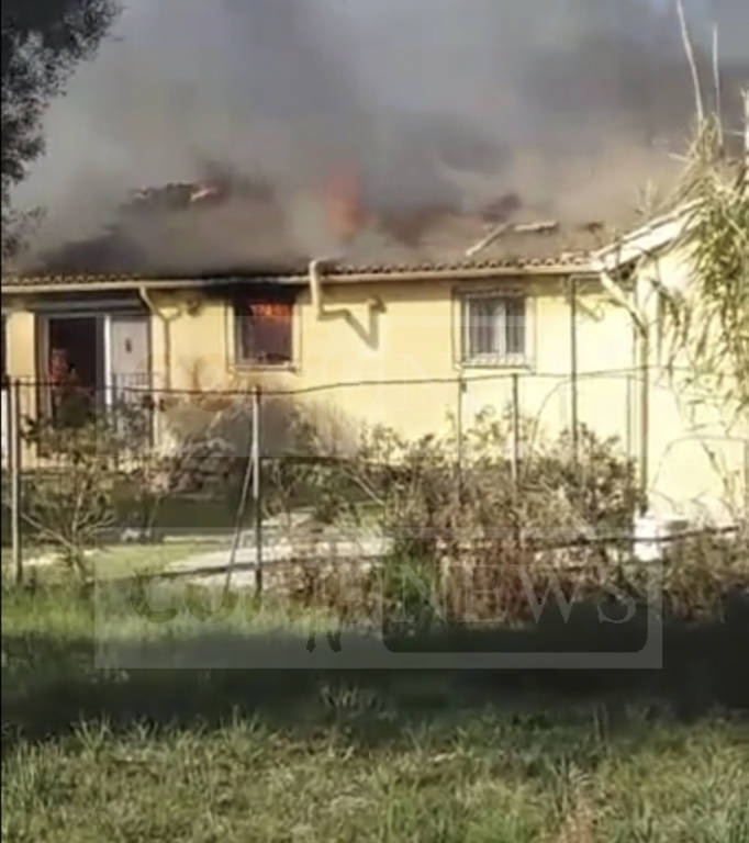 Τραγωδία στην Κέρκυρα: Νεκρή γυναίκα εντοπίστηκε σε φλεγόμενο σπίτι