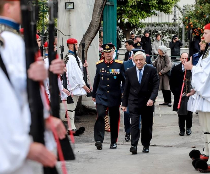 Στον Πρόεδρο της Δημοκρατίας το φλουρί της πίτας της Προεδρικής Φρουράς 