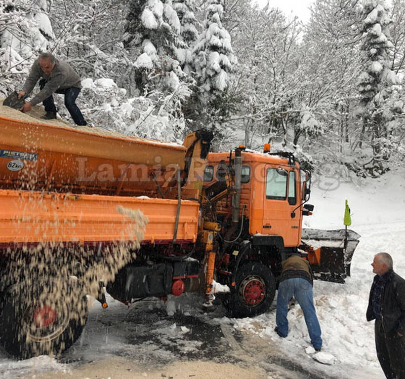 Καιρός: Σε επιφυλακή η Φθιώτιδα - Πολλά χωριά είναι αποκλεισμένα από το χιόνι (pics+vid)