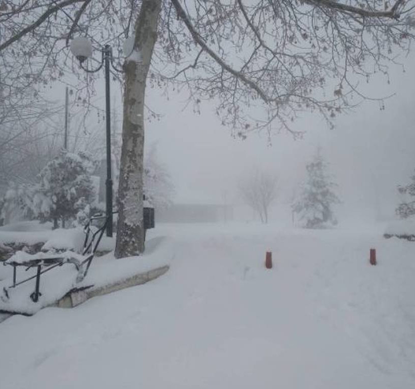 Καιρός: Σε επιφυλακή η Φθιώτιδα - Πολλά χωριά είναι αποκλεισμένα από το χιόνι (pics+vid)