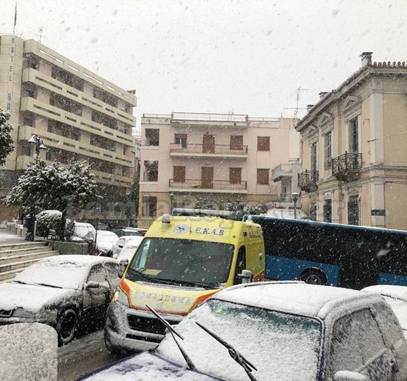 Καιρός LIVE: Σε κλοιό χιονιά η Ελλάδα – Λευκό τοπίο από Μακεδονία μέχρι Πελοπόννησο (pics&vids)